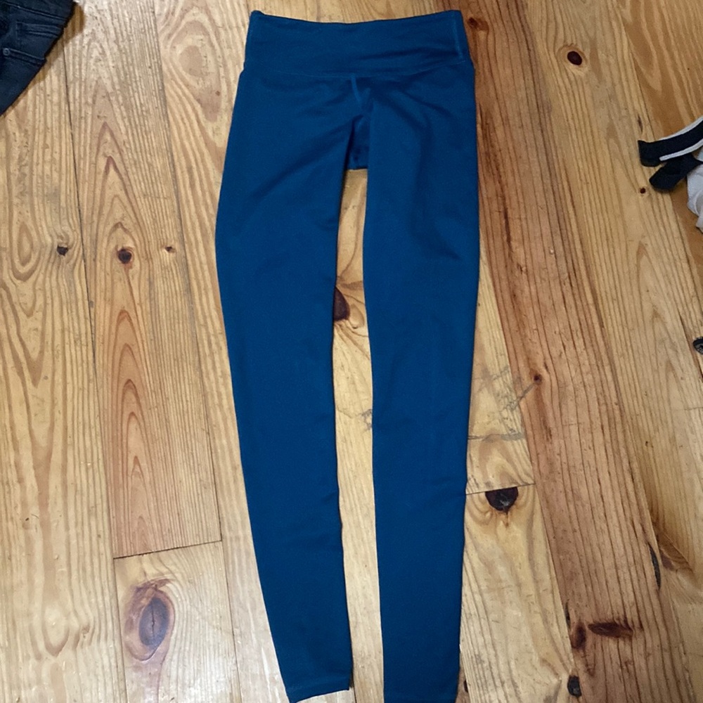 Blue athletic leggings